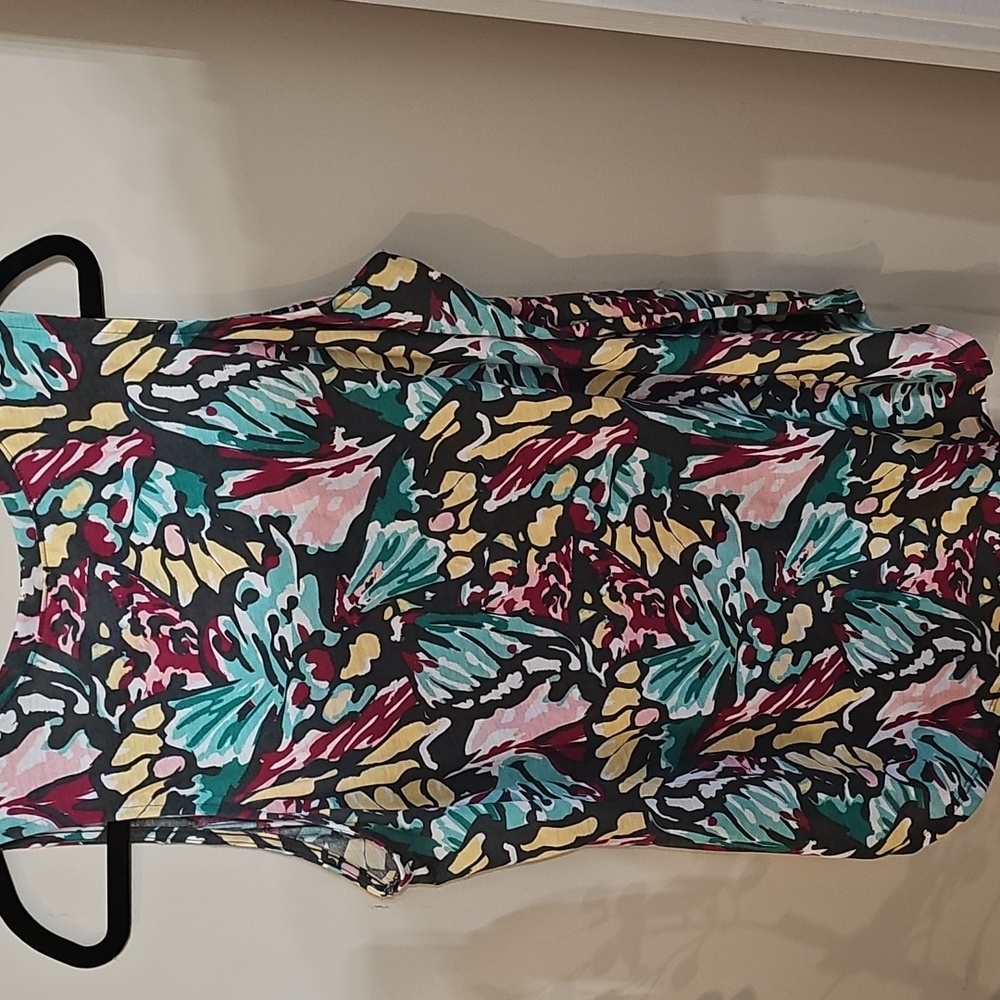 l Sleeveless Women's Top - Picture 2 of 6